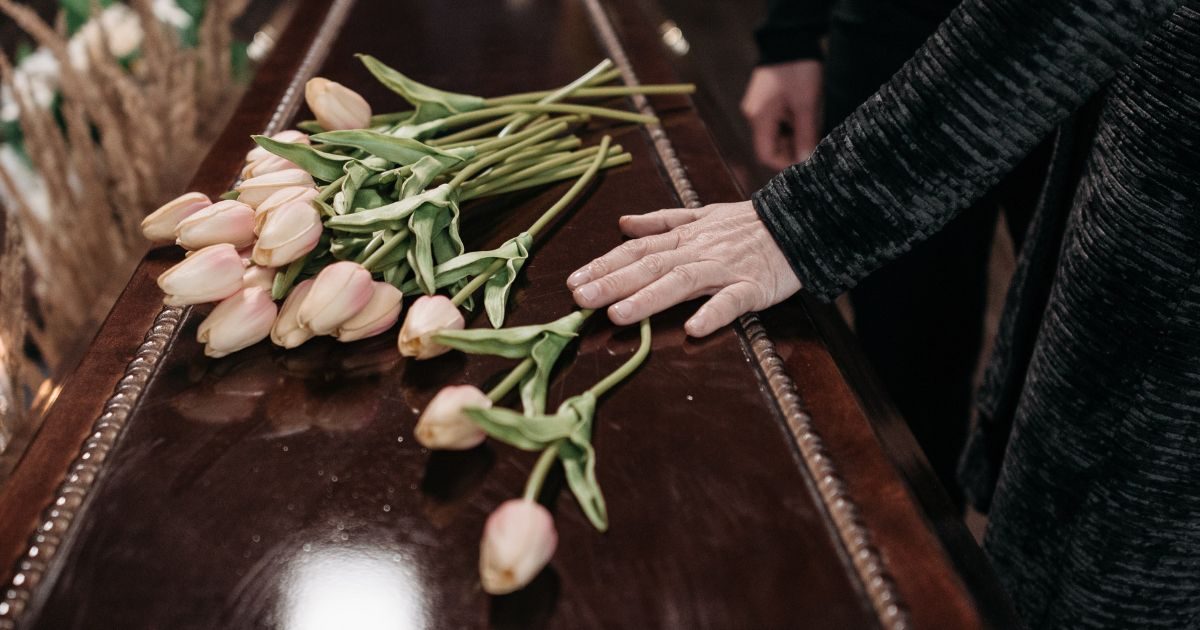 Diferencias entre velorio y funeral: una explicación