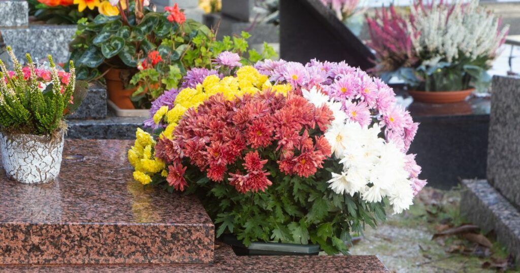 tipos de flores y arreglos funerarios más populares